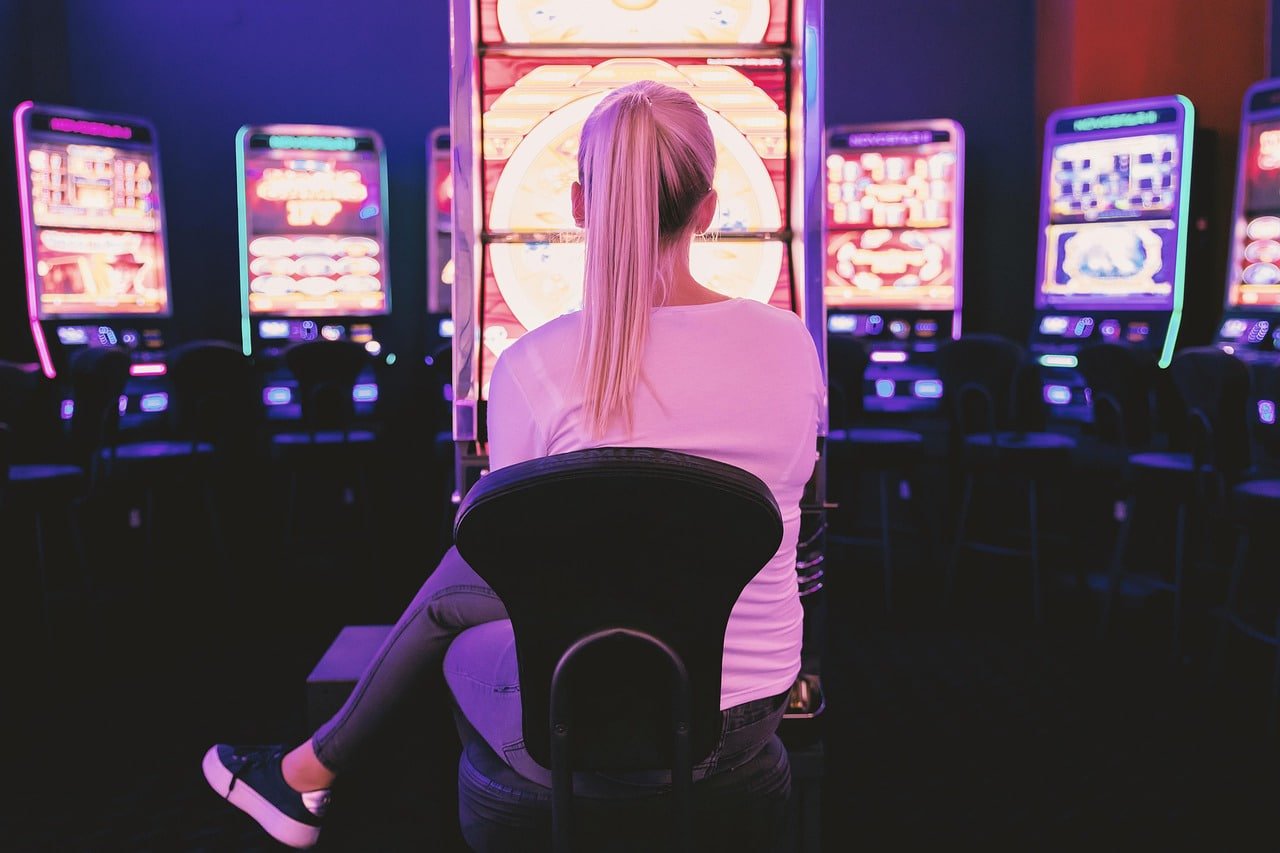 Antarmuka dashboard bola123 menampilkan kategori permainan slot dan sepak bola